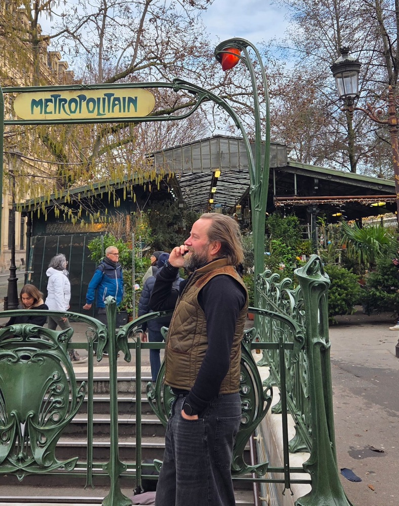 Perry in Paris